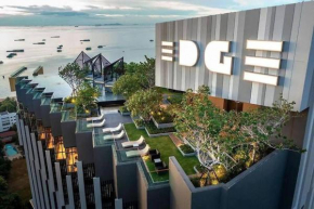 Edge Seaside Luxury Stylish Condo steps away from beach